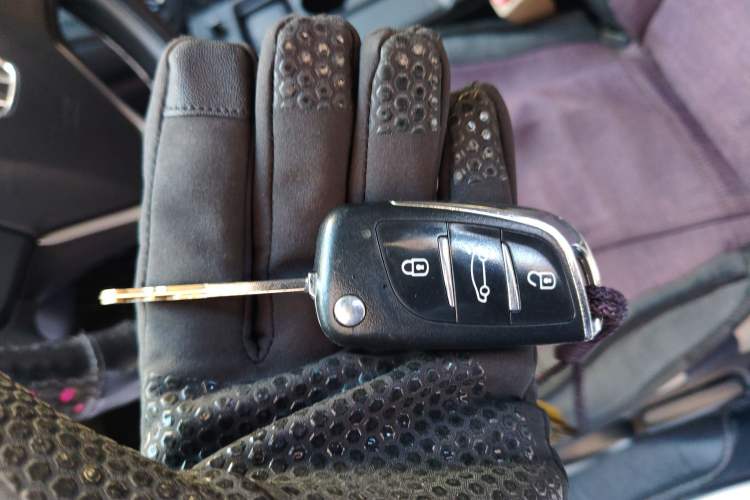 Used Honda CR-V 2015 2.0L two-wheel drive urban version