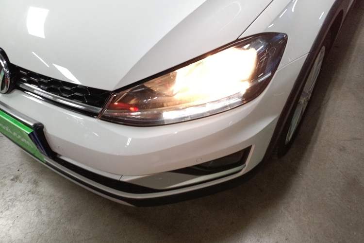Used Volkswagen Golf 2019 1.8TSI Travel Edition Left Front Headlight