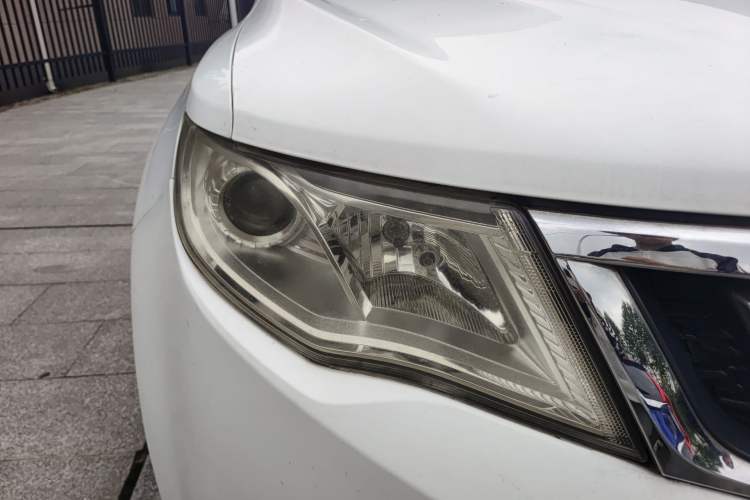 Used Geely Auto Emgrand X7 Sport 2016 2.0L Manual ZhiShang Version Right Front Headlight