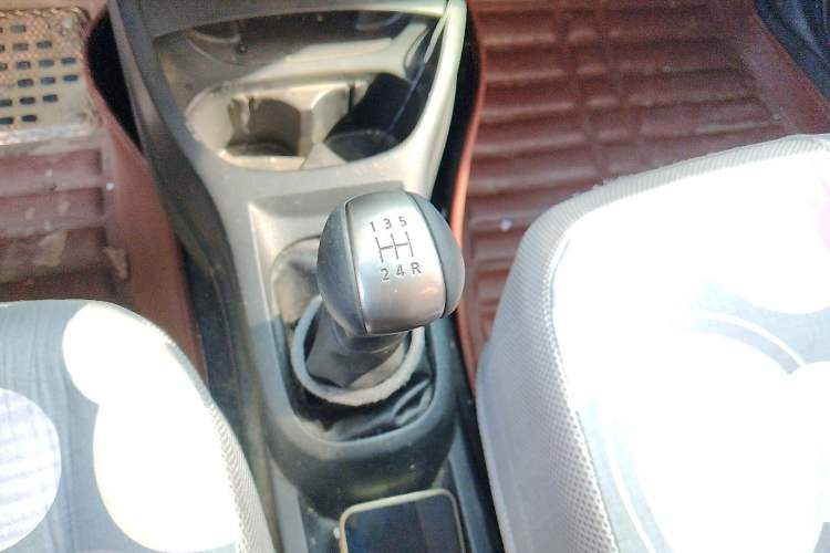 Used Nissan Livina 2013 Jingrui 1.6XL Manual Comfort Edition Gear Lever