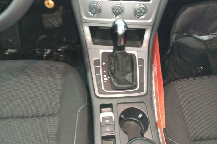 Used Volkswagen Golf 2016 1.6L Automatic Fashion Model