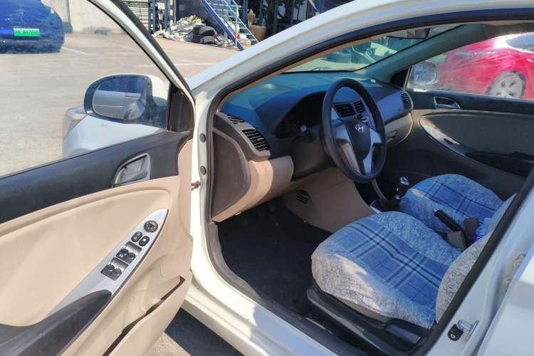 Used Hyundai Verna (older generation) 2014 1.4L Manual Smart GLS Trim