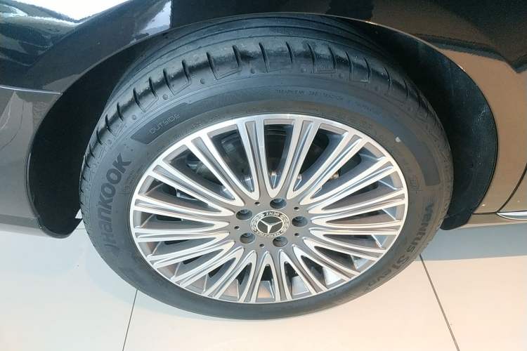 Used Mercedes-Benz E-Class 2023 Updated E 300 L Fashion Edition
