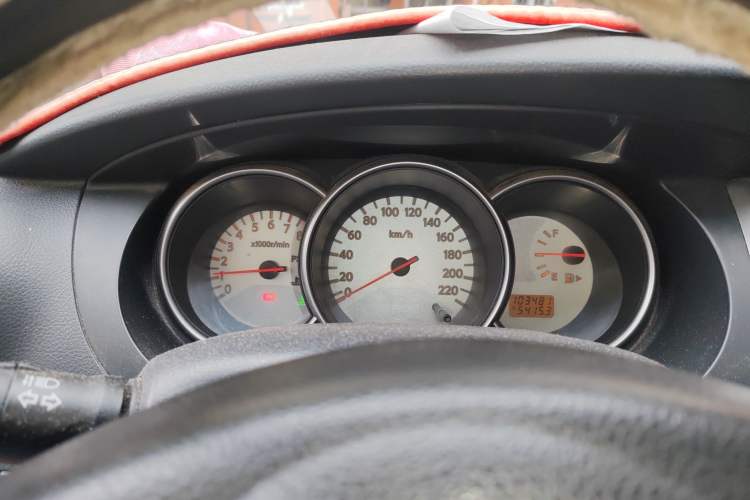 Used Nissan Livina 2010 Jingyue Edition 1.6L Manual All-Around Model Instrument Cluster