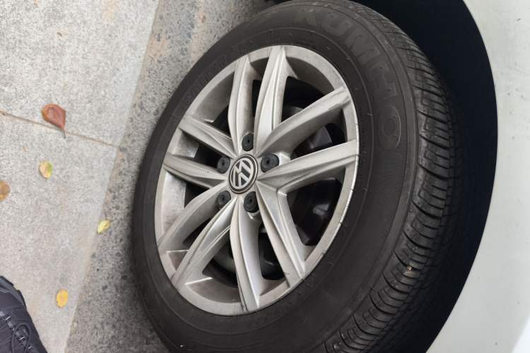 Used Volkswagen Golf 2019 280TSI DSG Comfort Version China VI Standard Right Front Wheel Hub