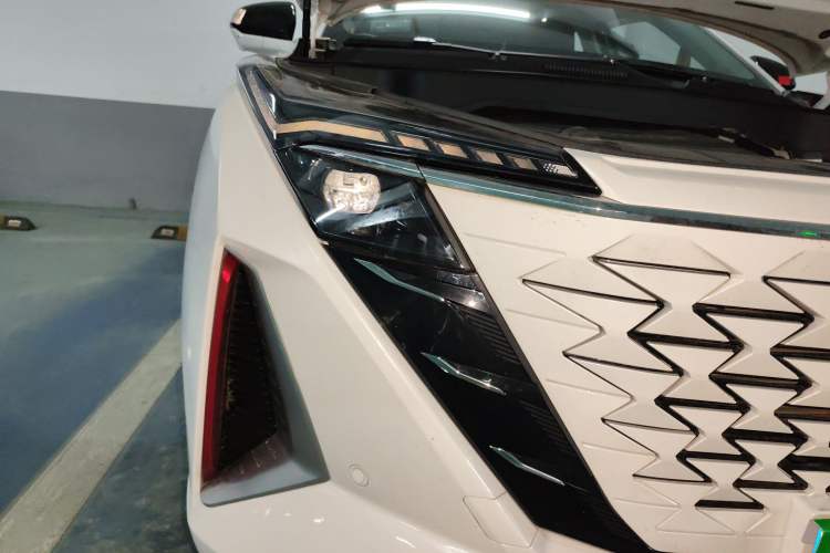 Used CHANGAN OSHAN Z6 2023 Blue Whale 1.5T DCT Smart-Led City Edition Right Front Headlight