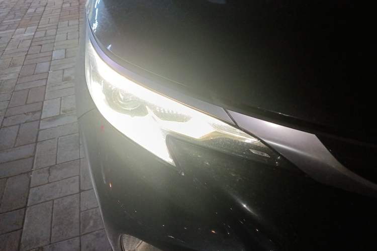 Used Toyota Granvia 2023 2.5L Hybrid Prestige PLUS Edition Right Front Headlight