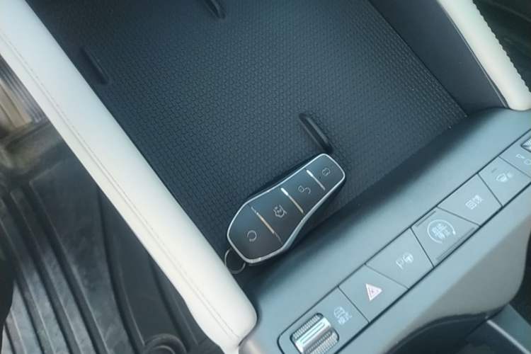 Used BYD Yuan UP 2025 Intelligent Driving Version 401 KM Dynamic Edition Interior 1