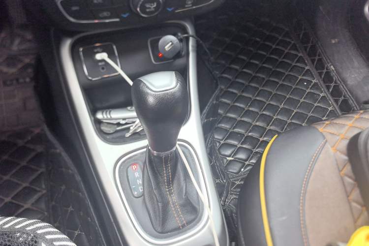 Used Jeep Compass 2017 200T Automatic Family Edition Gear Lever