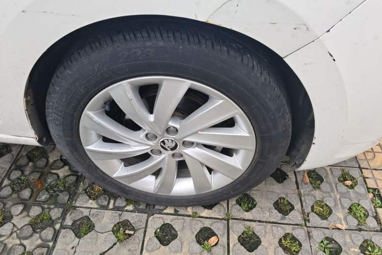 Used Skoda Rapid 2019 1.5L Automatic Comfort Edition China VI Standard