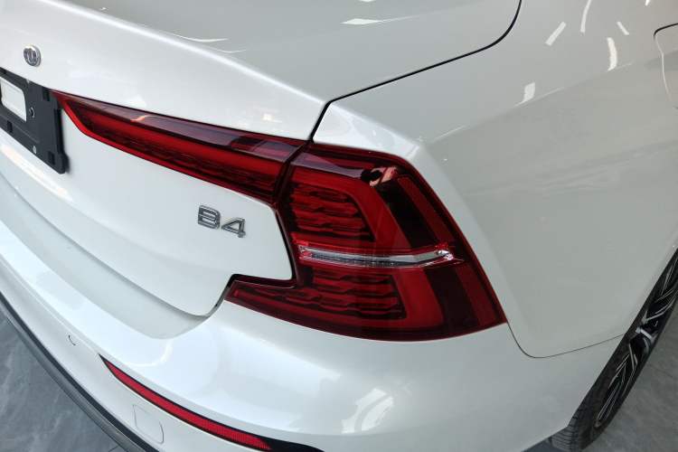 Used Volvo S60 2024 B4 Zhiyuan Luxury Edition
