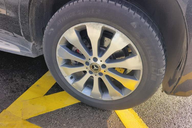 Used Mercedes-Benz GLS 2018 Refreshed GLS 400 4MATIC Dynamic Edition Right Front Wheel Hub