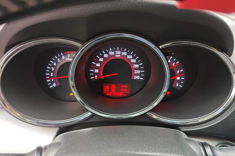 Used Kia Sorento 2012 2.4L Gasoline Supreme Edition
