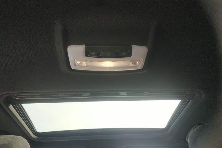 Used BMW 3 Series 2018 320i M Sport Package Headliner