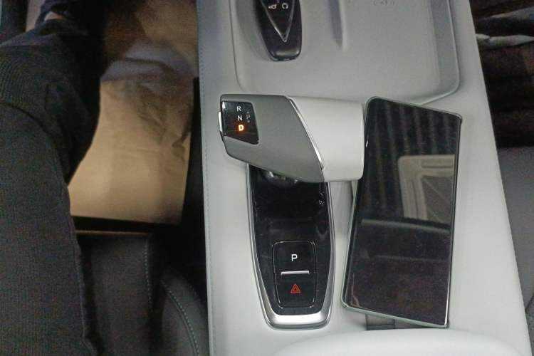 Used Changan UNI-Z New Energy 2024 Blue Whale Smart Electric iDD 125km Beyond Edition