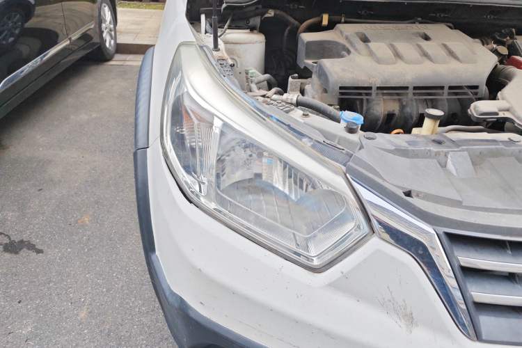 Used Venucia R50X 2013 1.6L Manual Version with Beidou Navigation Right Front Headlight