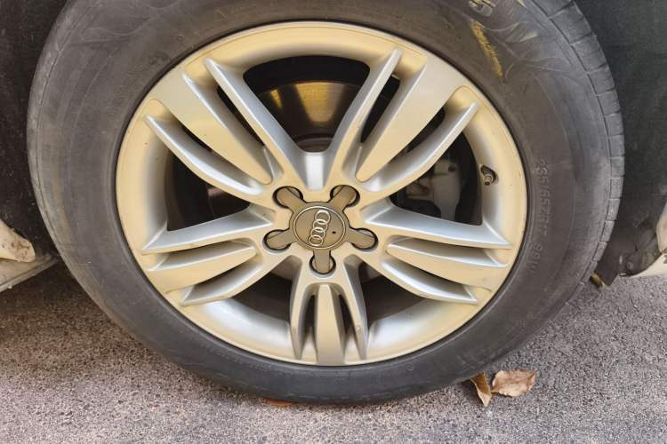 Used Audi Q3 2015 35 TFSI Comfort Model Right Front Wheel Hub