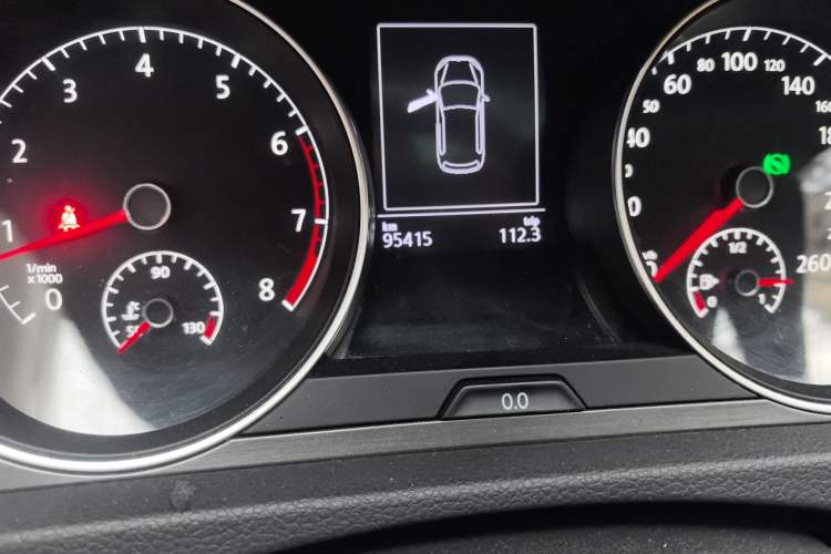 Used Volkswagen Golf 2014 1.4TSI Automatic Luxury Model Odometer Close Up