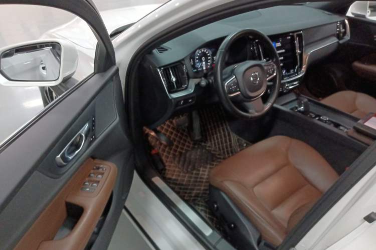 Used Volvo S60 2022 B4 Zhiyi Luxury Edition
