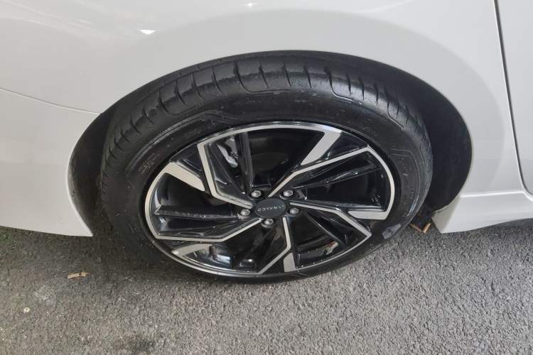 Used Lynk & Co 03 2023 1.5TD DCT JingPro Right Rear Wheel Hub