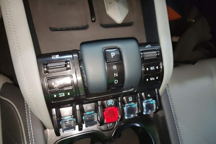 Used Formula Leopard 5 2025 Cloud Ride Laser-based Kunpeng Intelligent Driving Edition Gear Lever