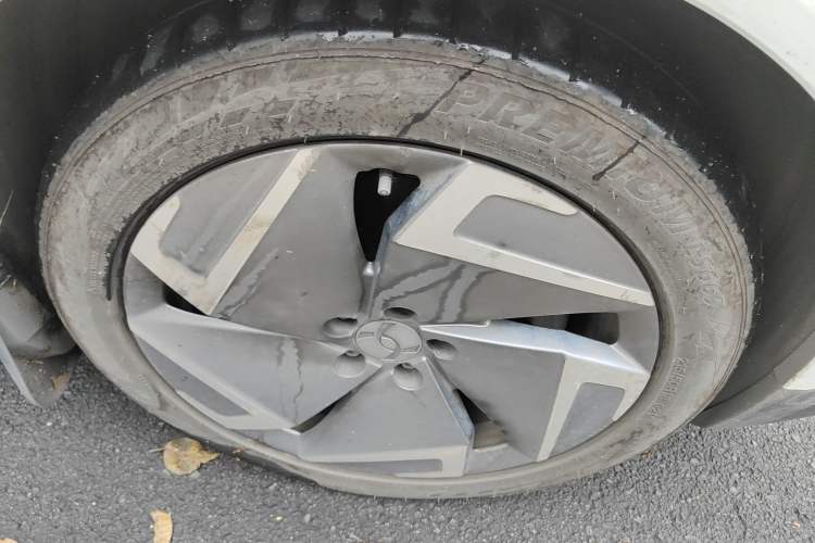 Used Hycan Z03 2022 620 km Range Trendy Cool Version 160 kW 76.8 kWh Right Front Wheel Hub