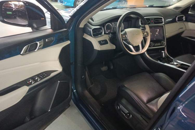 Used Lynk & Co 01 2019 2.0T Two-Wheel Drive Zhaopu Version China VI Standard
