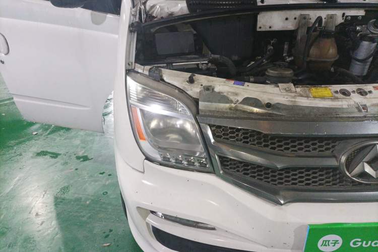 Used SAIC MAXUS Xintu V80 2017 2.5T 5-Speed Manual Aoyuntong China IV Short Wheelbase Mid-Height 5/6/10-Seater Right Front Headlight