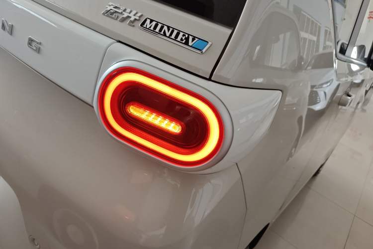 Used Wuling Hongguang MINIEV 2024 3rd Generation 215km Youth Edition Right Rear Taillight