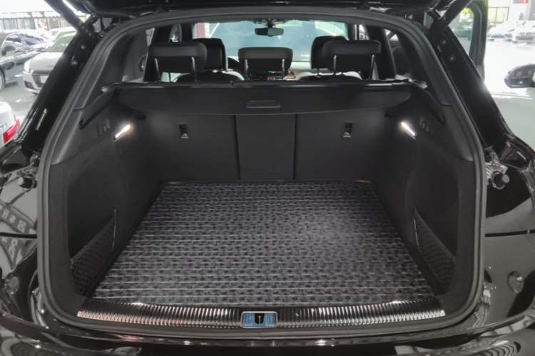 Used Audi Q5L 2023 40T Luxury Dynamic Model
