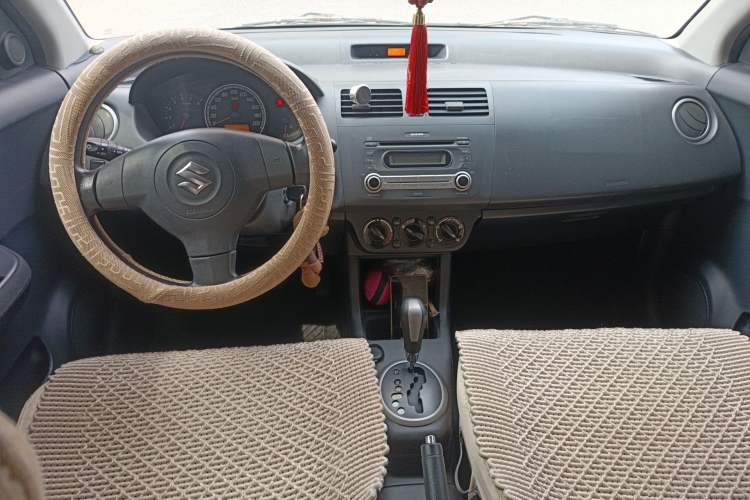 Used Suzuki Swift 2011 1.5L Automatic Fashion Edition Center Console