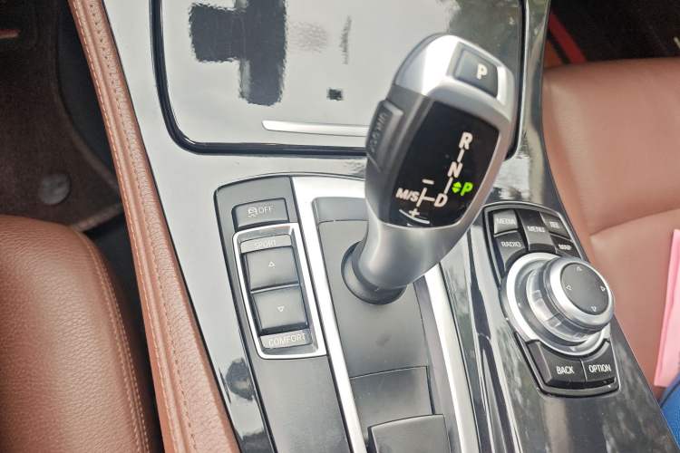 Used BMW 5 Series 2015 520i Elegant Edition
