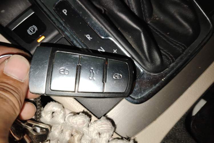 Used Volkswagen Magotan 2012 Revised Version 1.8TSI Leading Edition Vehicle Key