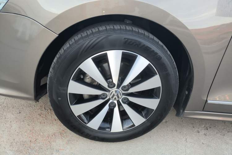 Used Volkswagen Sagitar 2018 180TSI DSG Prestige Edition Left Front Wheel Hub