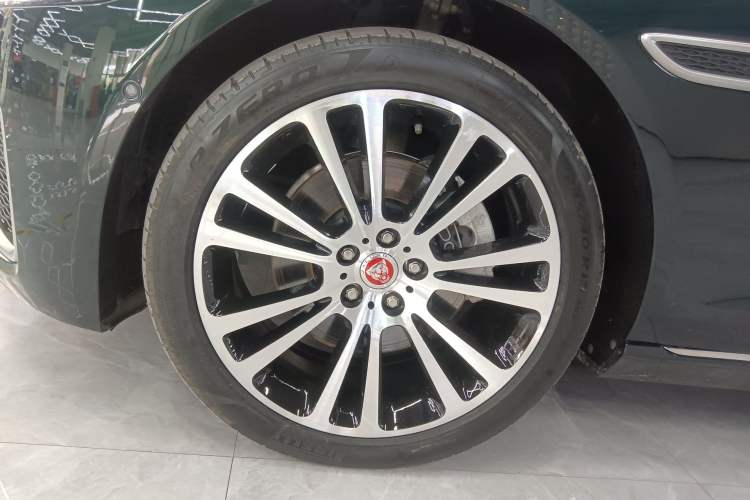 Used Jaguar XFL 2024 2.0T P250 Two-Wheel Drive Prestige Luxury Edition Left Front Wheel Hub