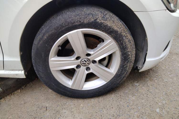 Used Volkswagen Lamando 2017 230TSI DSG Fashion Edition Right Front Wheel Hub