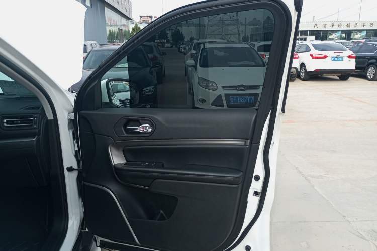 Used Jeep Commander 2018 2.0T Two-Wheel Drive Enjoyment Version China VI Emission Standard
