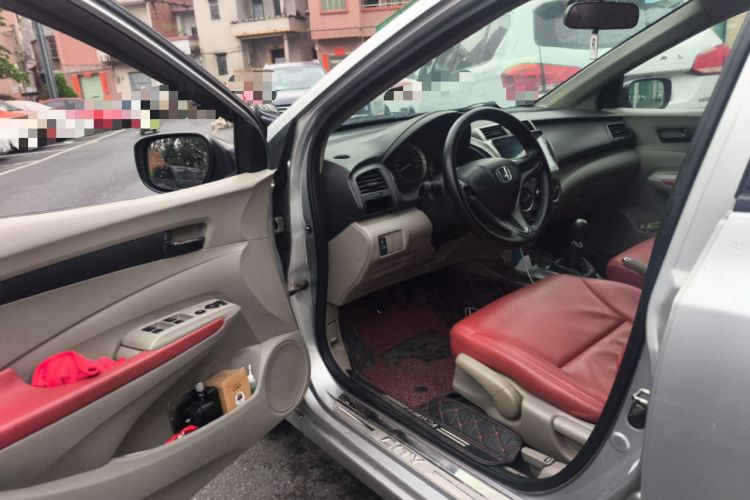 Used Honda City Classic 2012 1.5L manual Comfort version
