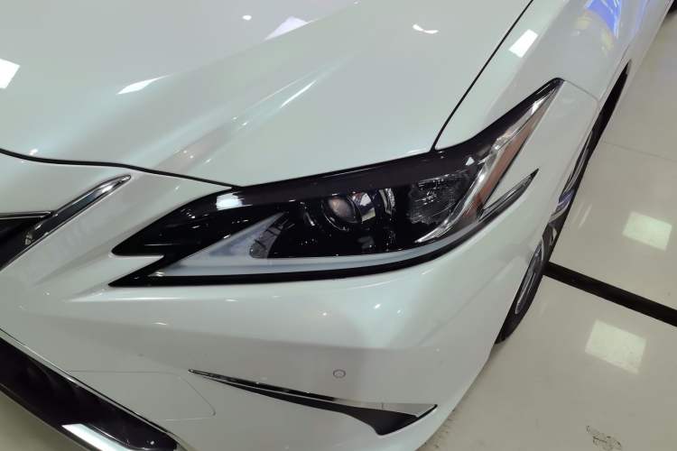 Used Lexus ES 2020 300h Premier Edition Left Front Headlight