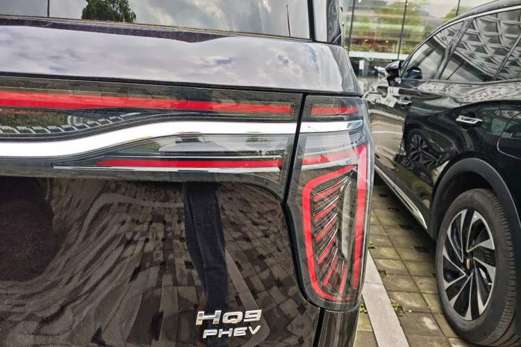 Used Hongqi HQ9 PHEV 2024 2.0T Four-Wheel Drive Business Edition Right Rear Taillight