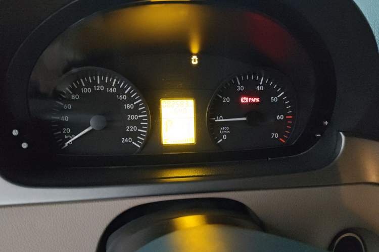 Used Mercedes-Benz Vito 2013 3.0L Elite Edition Instrument Cluster