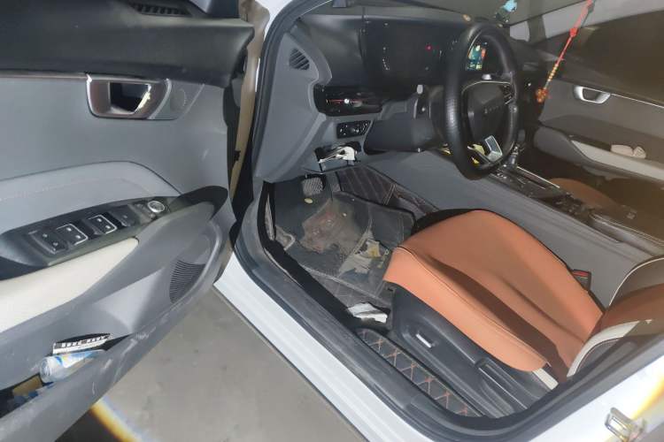 Used Baojun RC-6 2019 1.5T CVT 24-Hour Online Luxury Edition
