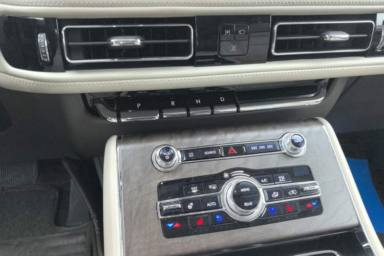 Used Lincoln Aviator 2020 3.0T V6 All-Wheel-Drive Premium Edition Gear Lever