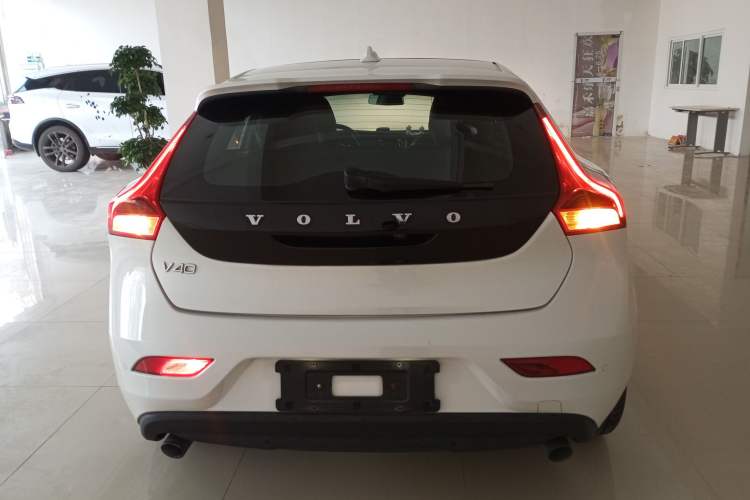 Used Volvo V40 2015 1.6T Zhiya Edition