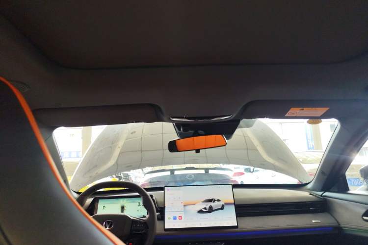 Used Changan UNI-V 2025 Model Third-Generation 2.0T Dynamic Edition