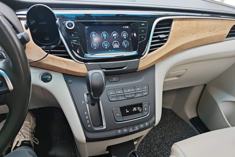 Used Buick GL8 2017 ES 28T Comfort Model China V Standard Audio And AC Panel