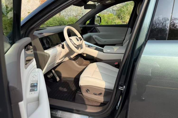 Used Denza N8L 2025 Model Flagship Model