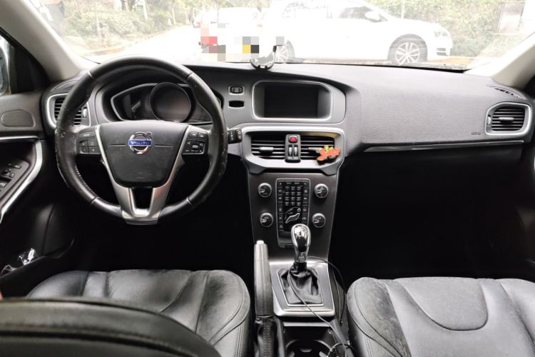 Used Volvo V40 2016 T3 Zhiyi Edition
