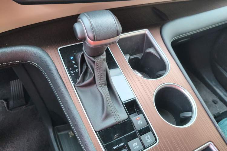 Used Toyota Sienna 2023 2.5L Hybrid Luxury Edition