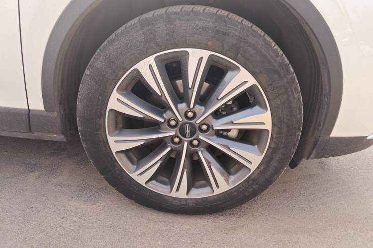 Used Lincoln Corsair 2022 2.0T Two-Wheel Drive Luxury Edition Right Front Wheel Hub